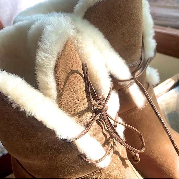 New UGG Jerene Shearling Bootie in Chestnut
Size 8 MSRP $250 - Picture 2 of 10